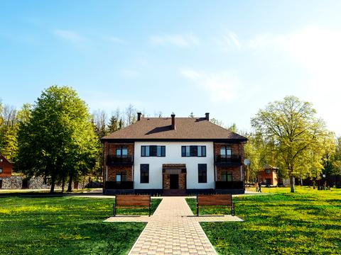 комерційна за адресою Лісова, 1