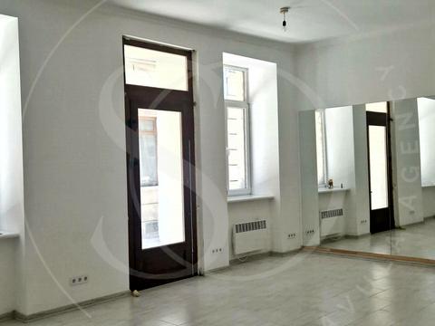 комерційна за адресою Ференца Ліста вул., 10