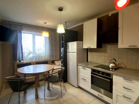 квартира за адресою Братів Зерових вул. (Червонопартизанська), 14-Б