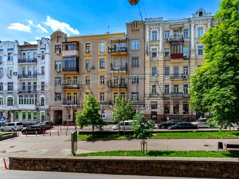 комерційна за адресою Антоновича вул. (Горького), 17