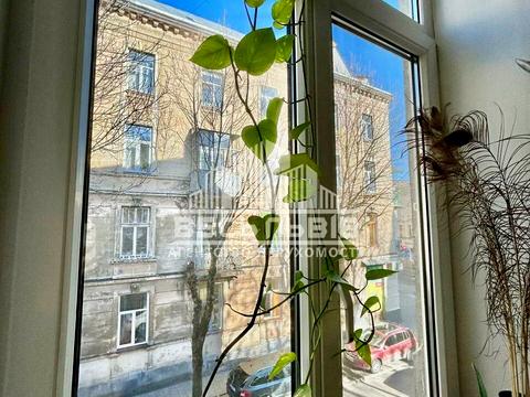 квартира за адресою Євгена Коновальця вул. (), 14