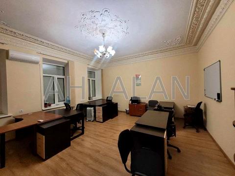 комерційна за адресою Борисоглібська вул., 7