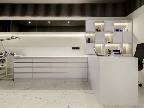 комерційна за адресою Джона Маккейна вул. (Івана Кудрі), 1