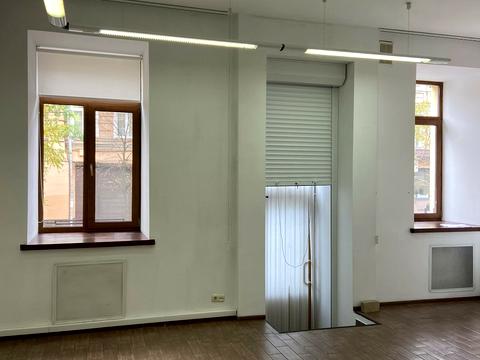 комерційна за адресою Софіївська вул., 18