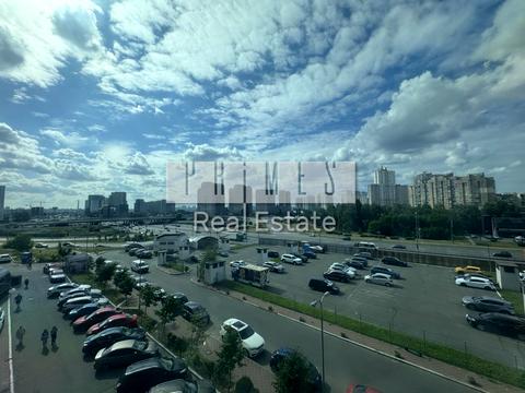 комерційна за адресою Миколи Бажана просп., 10А
