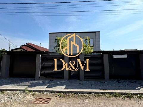 будинок за адресою Листопадна вул.