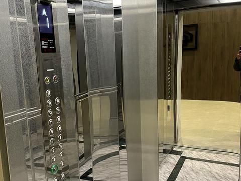 квартира за адресою Любомира Гузара просп. (Космонавта Комарова), 9-б