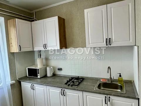 квартира за адресою Лариси Руденко вул., 6