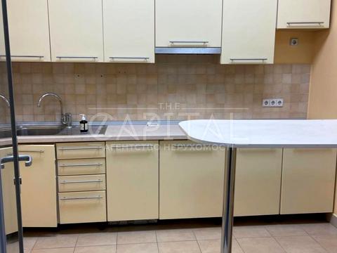 комерційна за адресою Миколи Амосова вул., 12