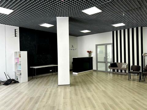 комерційна за адресою Степана Бандери вул., 2/1а