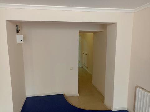 комерційна за адресою Богдана Хмельницького вул., 8