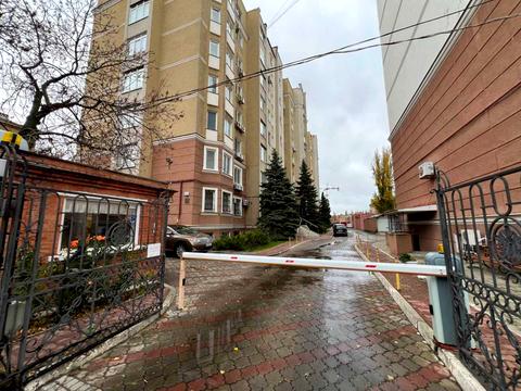 комерційна за адресою Довженка вул., 6а