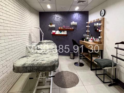 комерційна за адресою Пилипа Орлика вул. (Паризької Комуни), 40