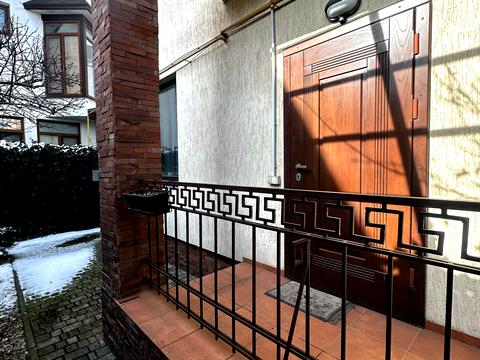 будинок за адресою Українська