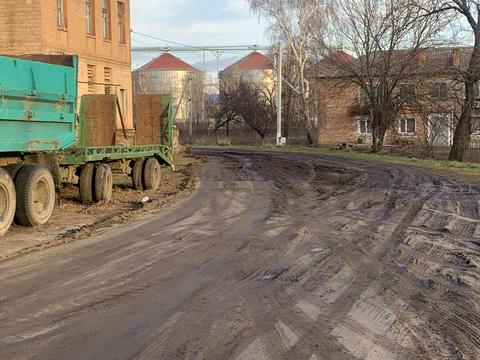 комерційна за адресою смт. Чорнобай, Центральна, 1
