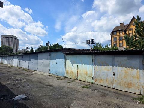 паркомісце за адресою Тараса Редькіна вул. (Пєшкова), 1