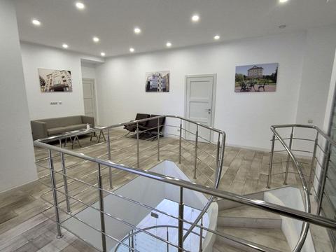 комерційна за адресою Круглоуніверситетська вул., 3-5