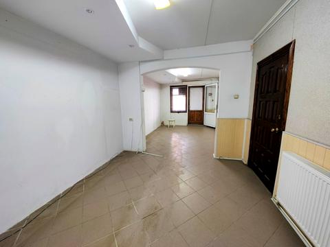 комерційна за адресою 24 Серпня вул., 3