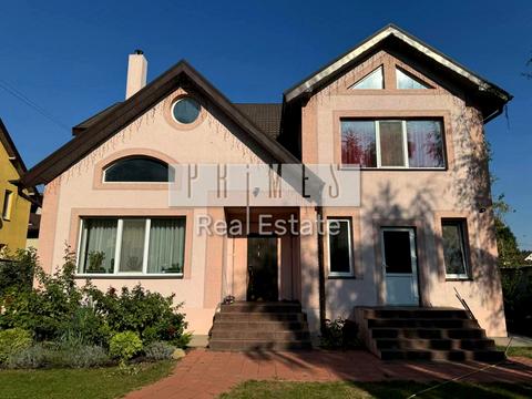 будинок за адресою Центральна вул.