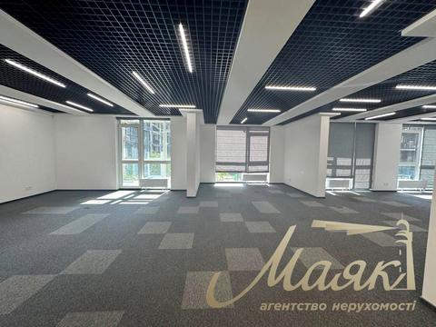 комерційна за адресою Джона Маккейна вул., 1