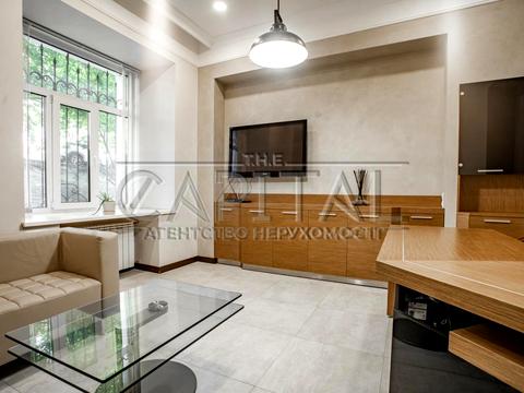 комерційна за адресою Предславинська вул., 30