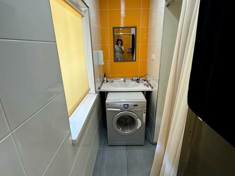 коммерческая по адресу Юності ул., 3