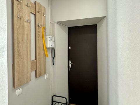 комерційна за адресою Межигірська вул., 13