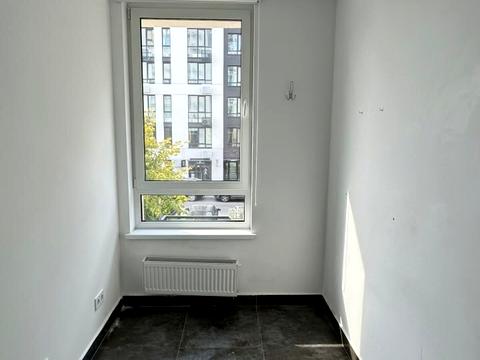 комерційна за адресою вул. Салютна, 2
