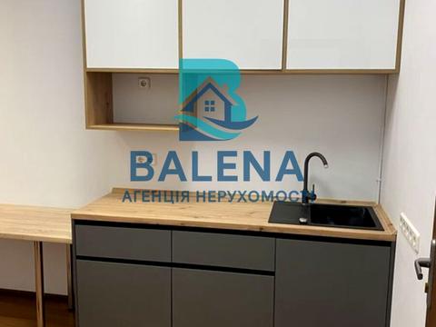 комерційна за адресою Межигірська вул., 87-А