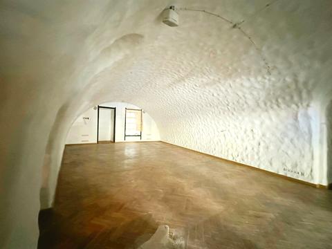 комерційна за адресою Лесі Українки бульв., 28