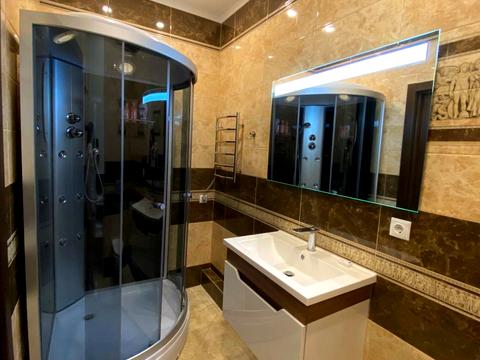 квартира за адресою Літературна вул., 8