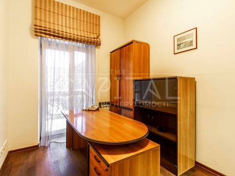 комерційна за адресою Богдана Хмельницького вул., 9-Б