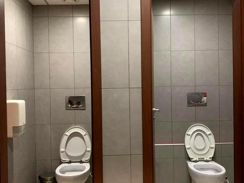 комерційна за адресою Єврейська вул., 23