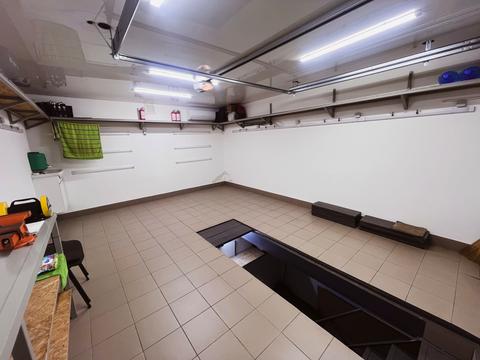 паркомісце за адресою Теплична вул., 38