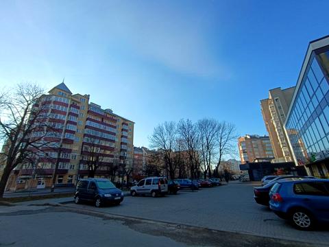 комерційна за адресою Вовчинецька вул., 185Б