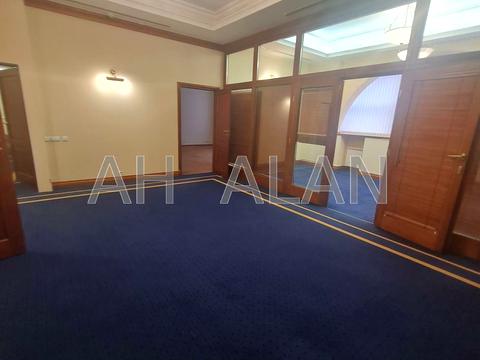 комерційна за адресою Новокостянтинівська вул., 1