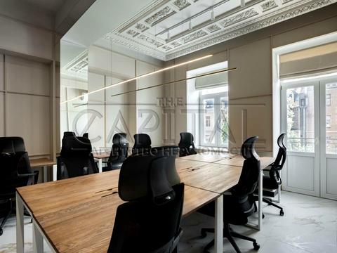 комерційна за адресою Еспланадна вул., 32-В