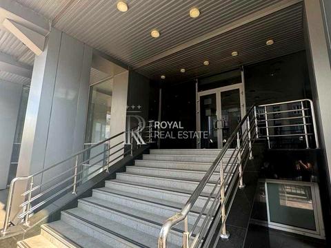 комерційна за адресою Почайнинська вул., 38