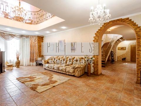 будинок за адресою Гідності вул. (Жертв Революції), 18