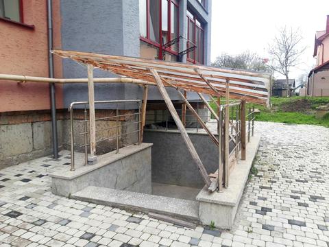 коммерческая по адресу Європейська пл., 2
