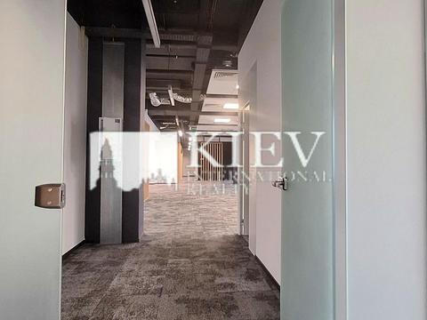 комерційна за адресою Князів Острозьких вул. (Московська), 32