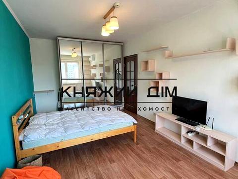 квартира за адресою Софії Русової вул., 1