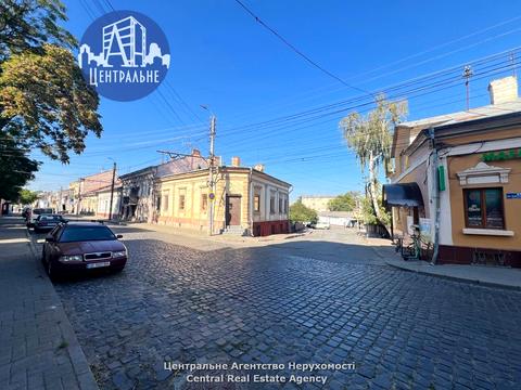комерційна за адресою Йосипа Бурга вул. (Удонова), 1
