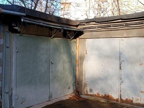 паркомісце за адресою Олени Теліги вул., 21