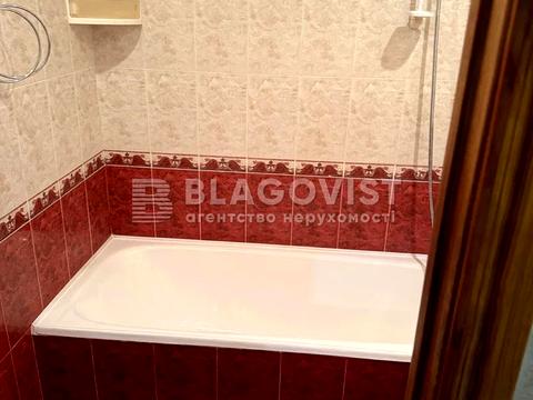 квартира за адресою Анни Ахматової вул., 15