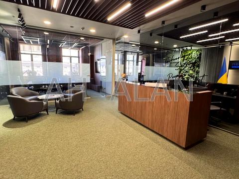 комерційна за адресою Богдана Хмельницького вул., 19/32