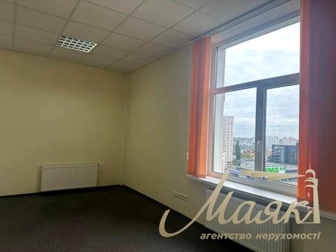 комерційна за адресою Миколи Міхновського бульв. (Дружби Народів), 19 