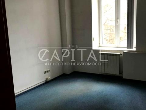 комерційна за адресою Дмитрівська вул., 44-Б