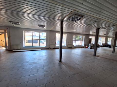 комерційна за адресою Залізнична вул., 3