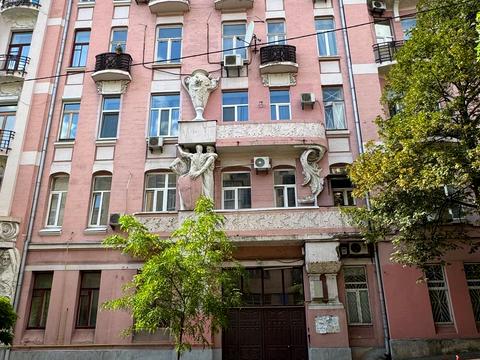 комерційна за адресою Костельна вул., 7